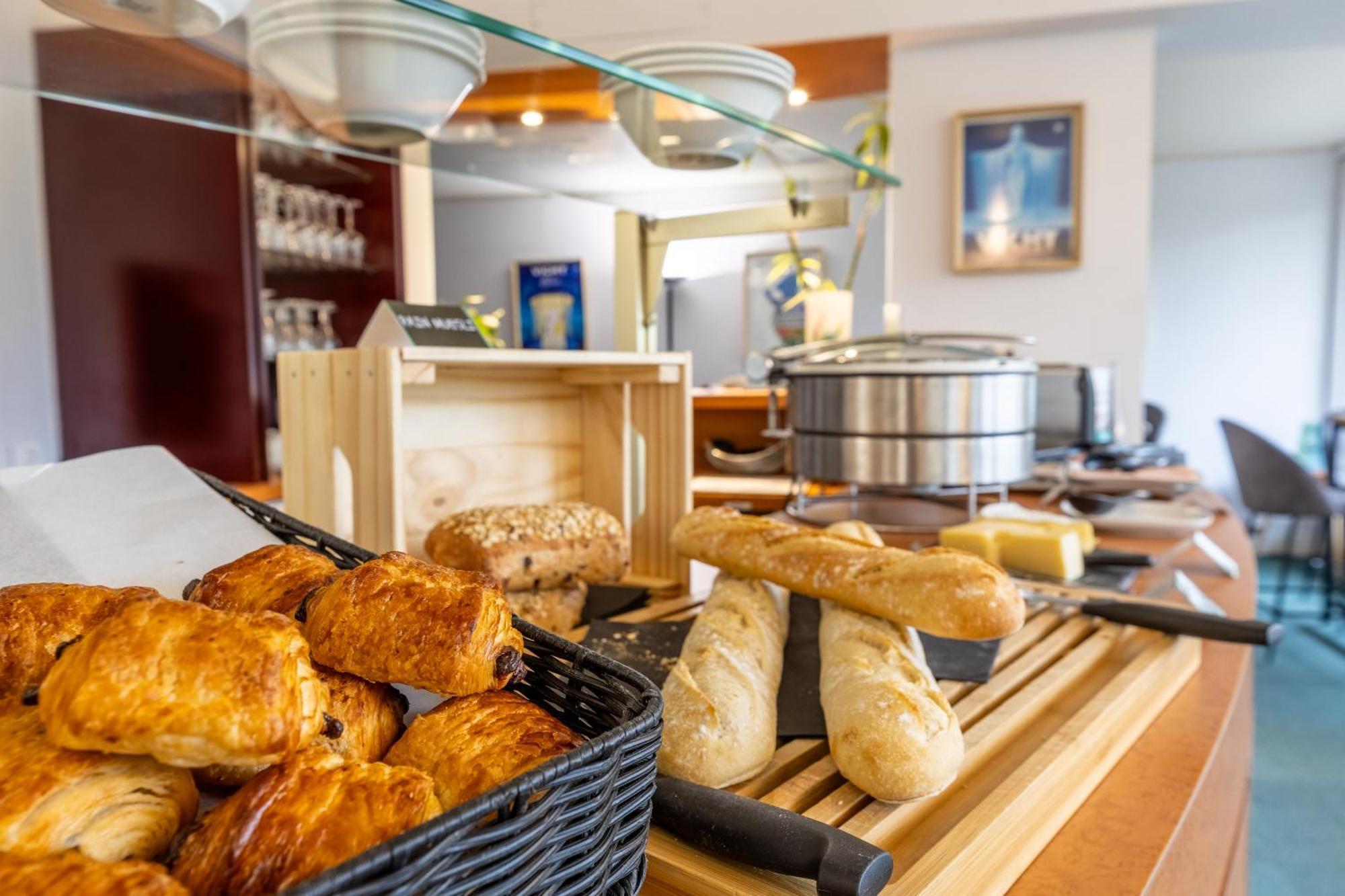 Brit Hotel Le Parc Vichy เบลเลอริฟ-ซูร์-อัลลิเยร์ ภายนอก รูปภาพ