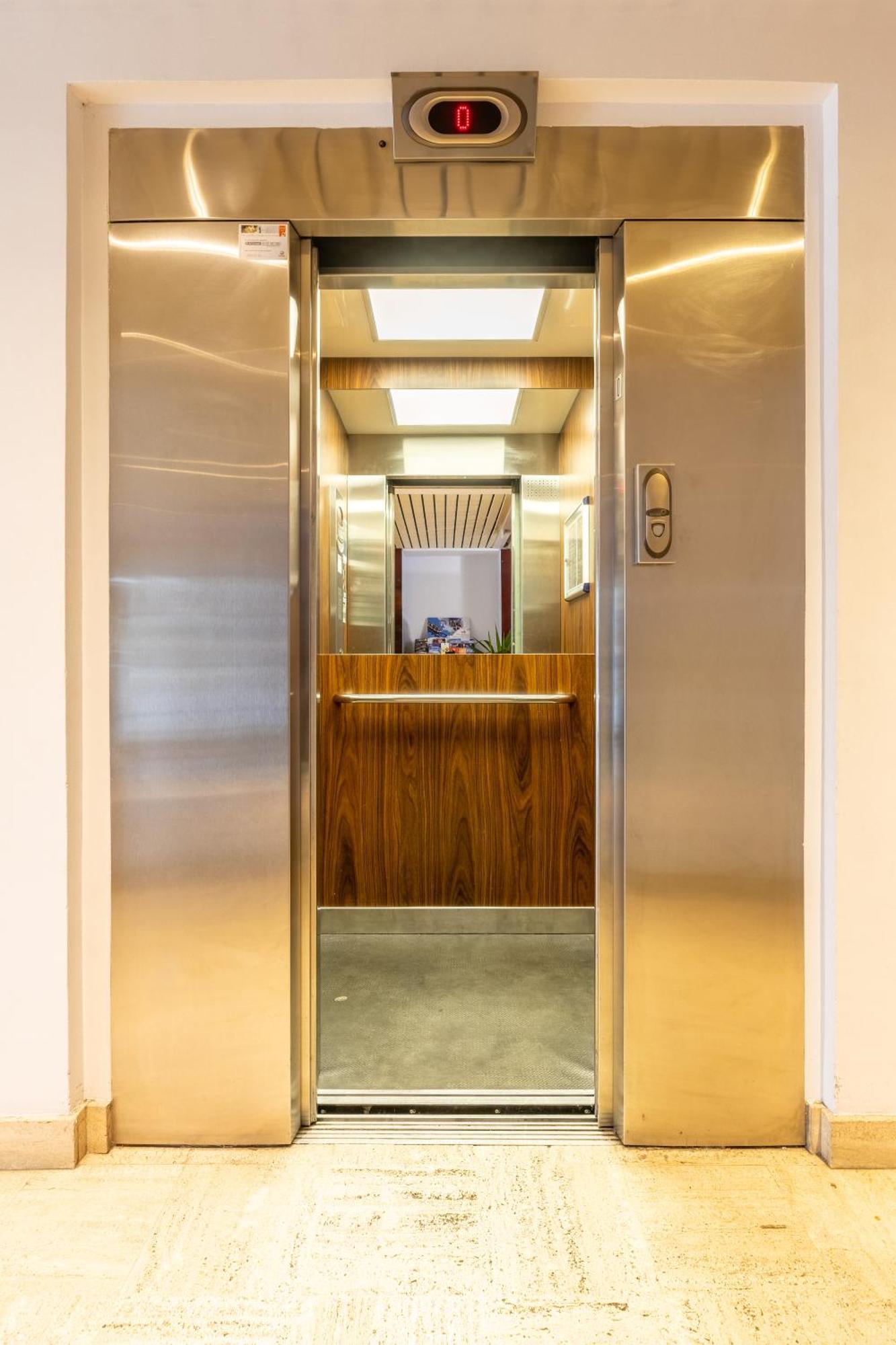 Brit Hotel Le Parc Vichy เบลเลอริฟ-ซูร์-อัลลิเยร์ ภายนอก รูปภาพ